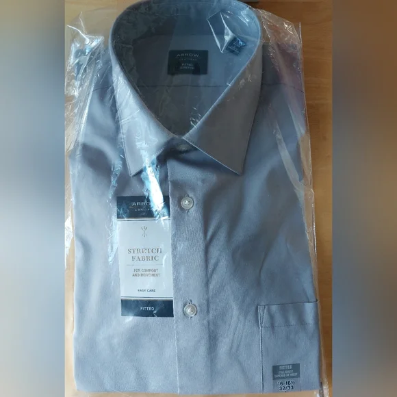 Arrow FITTED Dress Shirt Arrow FITTED Dress Shirt